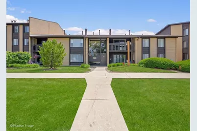 6176 Knoll Lane Court #203, Willowbrook, IL 60527 - Photo 1