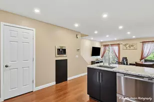 949 Ridgefield Ln, Wheeling, IL 60090 - Photo 5