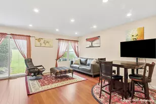 949 Ridgefield Ln, Wheeling, IL 60090 - Photo 9