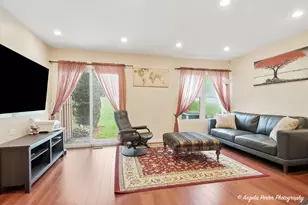 949 Ridgefield Ln, Wheeling, IL 60090 - Photo 11