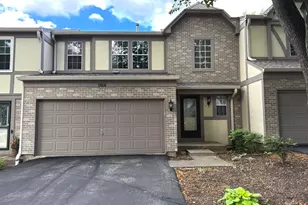 1404 W Sapphire Dr, Hoffman Estates, IL 60192 - Photo 1