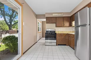 1212 Rose Ct, Bartlett, IL 60103 - Photo 9