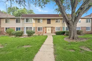 3008 Roberts Dr, Woodridge, IL 60517 - Photo 1