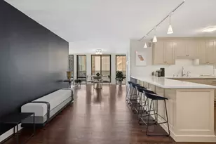 200 E Delaware Pl, Chicago, IL 60601 - Photo 11