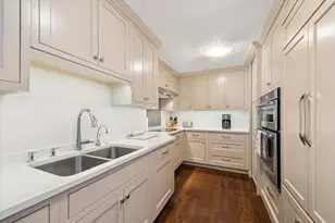 200 E Delaware Pl, Chicago, IL 60601 - Photo 13