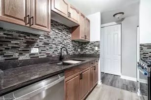 11 Oak Creek Dr, Buffalo Grove, IL 60089 - Photo 7