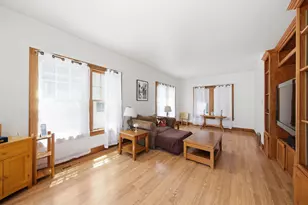933 Lebanon St, Aurora, IL 60505 - Photo 5