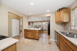 933 Lebanon St, Aurora, IL 60505 - Photo 7