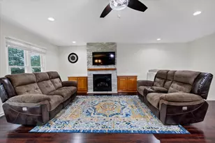 1820 Claremont Rd, Hoffman Estates, IL 60169 - Photo 11