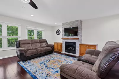 1820 Claremont Road, Hoffman Estates, IL 60169 - Photo 13