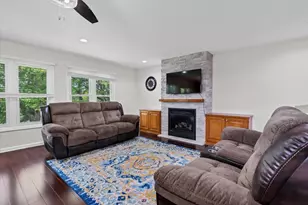 1820 Claremont Rd, Hoffman Estates, IL 60169 - Photo 13