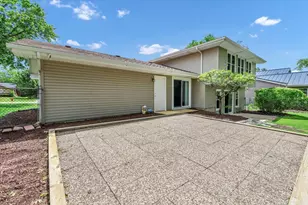 1820 Claremont Rd, Hoffman Estates, IL 60169 - Photo 29