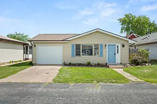 1610 Meadowbrook Ct, Sycamore, IL 60178 - Photo 1
