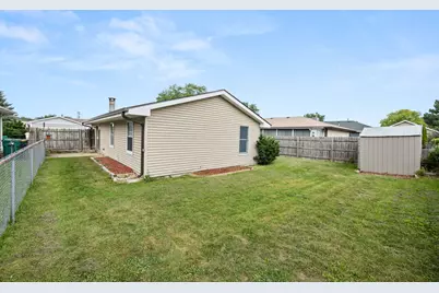 1610 Meadowbrook Court, Sycamore, IL 60178 - Photo 17