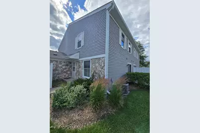 1067 Glouchester Harbor, Schaumburg, IL 60193 - Photo 1