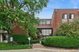 3070 Pheasant Creek Dr, Northbrook, IL 60062 - Photo 1