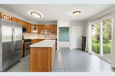 349 Hampton Court, Crystal Lake, IL 60012 - Photo 7