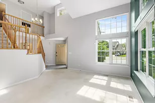 349 Hampton Ct, Crystal Lake, IL 60012 - Photo 5