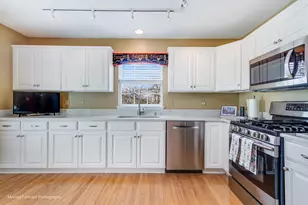 2737 Cameron Ct, Darien, IL 60561 - Photo 13