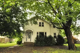 727 Chapel St, Ottawa, IL 61350 - Photo 1