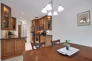 2604 N Windsor Dr, Arlington Heights, IL 60004 - Photo 9