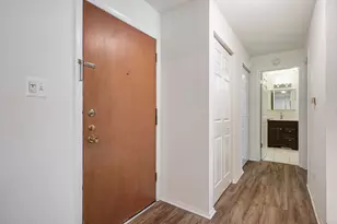 2604 N Windsor Dr, Arlington Heights, IL 60004 - Photo 3