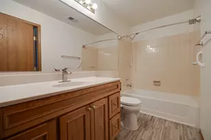 201 Charleston Ct, Schaumburg, IL 60193 - Photo 13