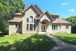 2 Echowood Dr, Algonquin, IL 60102 - Photo 1