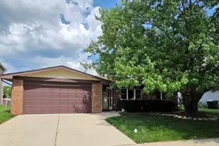 6705 Foxtree Ave, Woodridge, IL 60517 - Photo 3