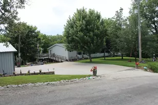 1462 303rd St, Sherrard, IL 61281 - Photo 5