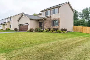 615 Camellia Ave, Aurora, IL 60505 - Photo 3