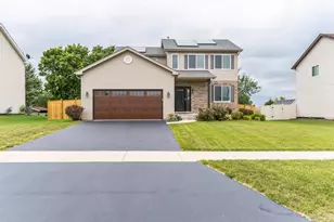 615 Camellia Ave, Aurora, IL 60505 - Photo 1