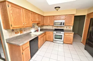 18439 Willow Ln, Lansing, IL 60438 - Photo 11