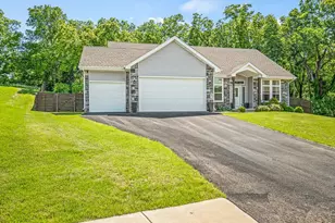 4348 Woodcliff Ln, Roscoe, IL 61073 - Photo 1