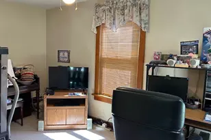 204 E 6th St, Pecatonica, IL 61063 - Photo 9