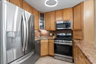 3900 N Pine Grove Ave, Chicago, IL 60613 - Photo 3