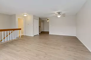 332 Park Ridge Ln, Aurora, IL 60504 - Photo 7
