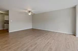 332 Park Ridge Ln, Aurora, IL 60504 - Photo 5