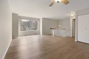 332 Park Ridge Ln, Aurora, IL 60504 - Photo 9
