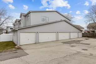 332 Park Ridge Ln, Aurora, IL 60504 - Photo 29