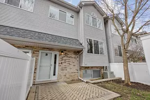 332 Park Ridge Ln, Aurora, IL 60504 - Photo 3