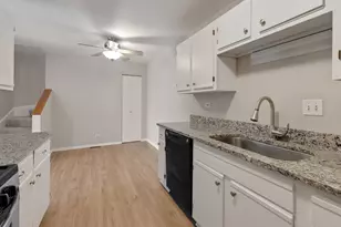 332 Park Ridge Ln, Aurora, IL 60504 - Photo 15