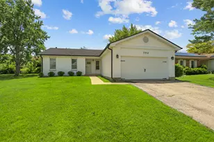 752 N Brookdale Dr, Schaumburg, IL 60194 - Photo 1