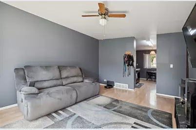 4028 Oxford Court, Streamwood, IL 60107 - Photo 3