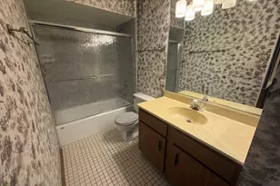 15723 Peggy Ln, Oak Forest, IL 60452 - Photo 9