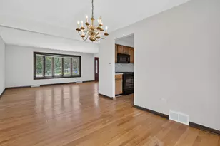 8118 Gladys Ln, Palos Hills, IL 60465 - Photo 7