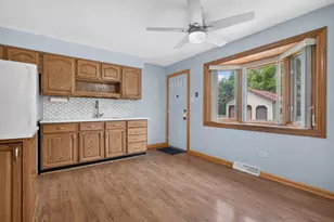 8118 Gladys Ln, Palos Hills, IL 60465 - Photo 5