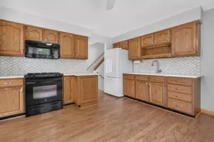 8118 Gladys Ln, Palos Hills, IL 60465 - Photo 3
