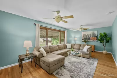638 Sussex Lane, Crystal Lake, IL 60014 - Photo 3