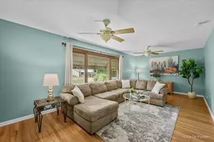 638 Sussex Ln, Crystal Lake, IL 60014 - Photo 3